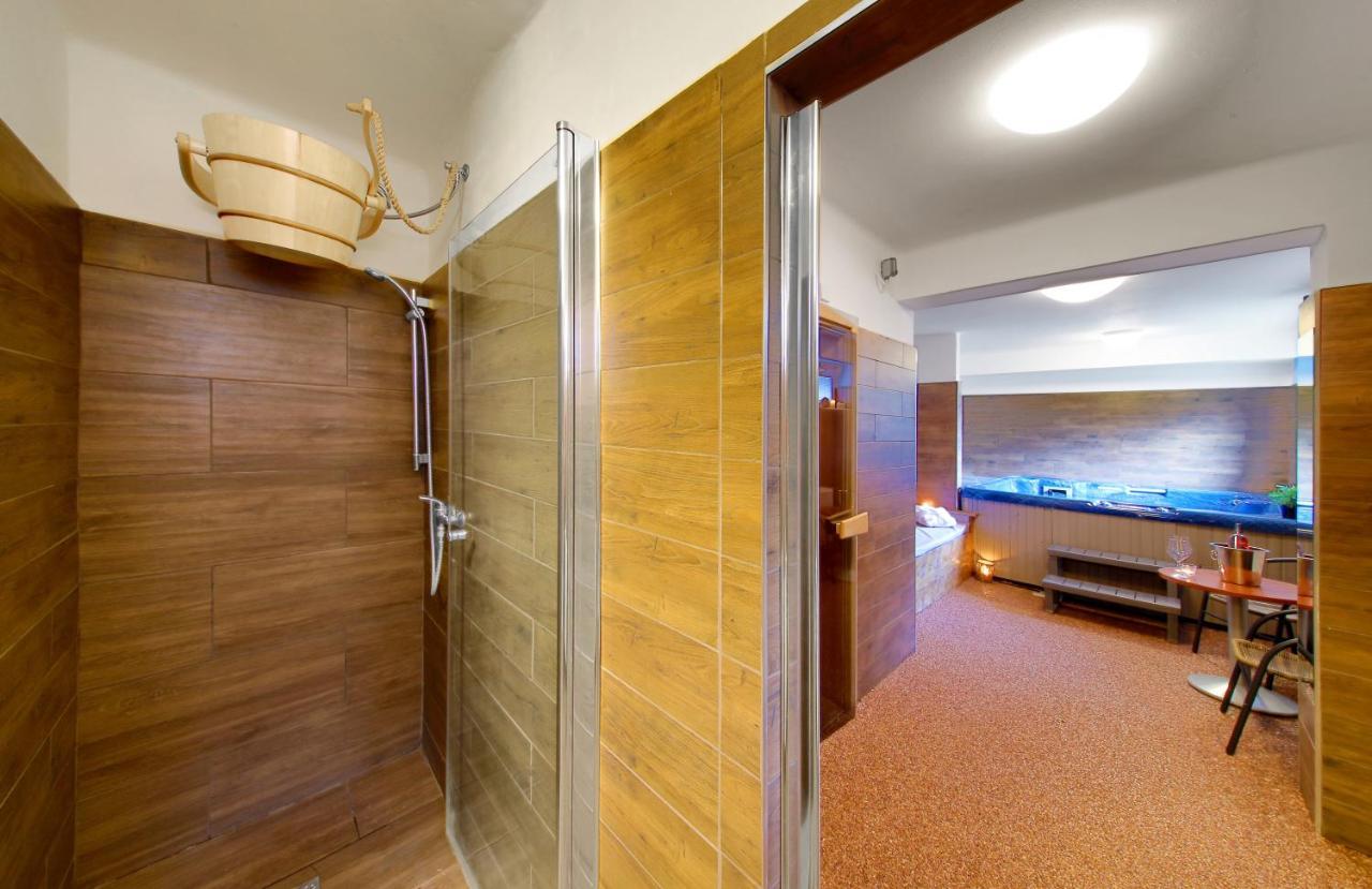 Hotel Brada Їчін Екстер'єр фото