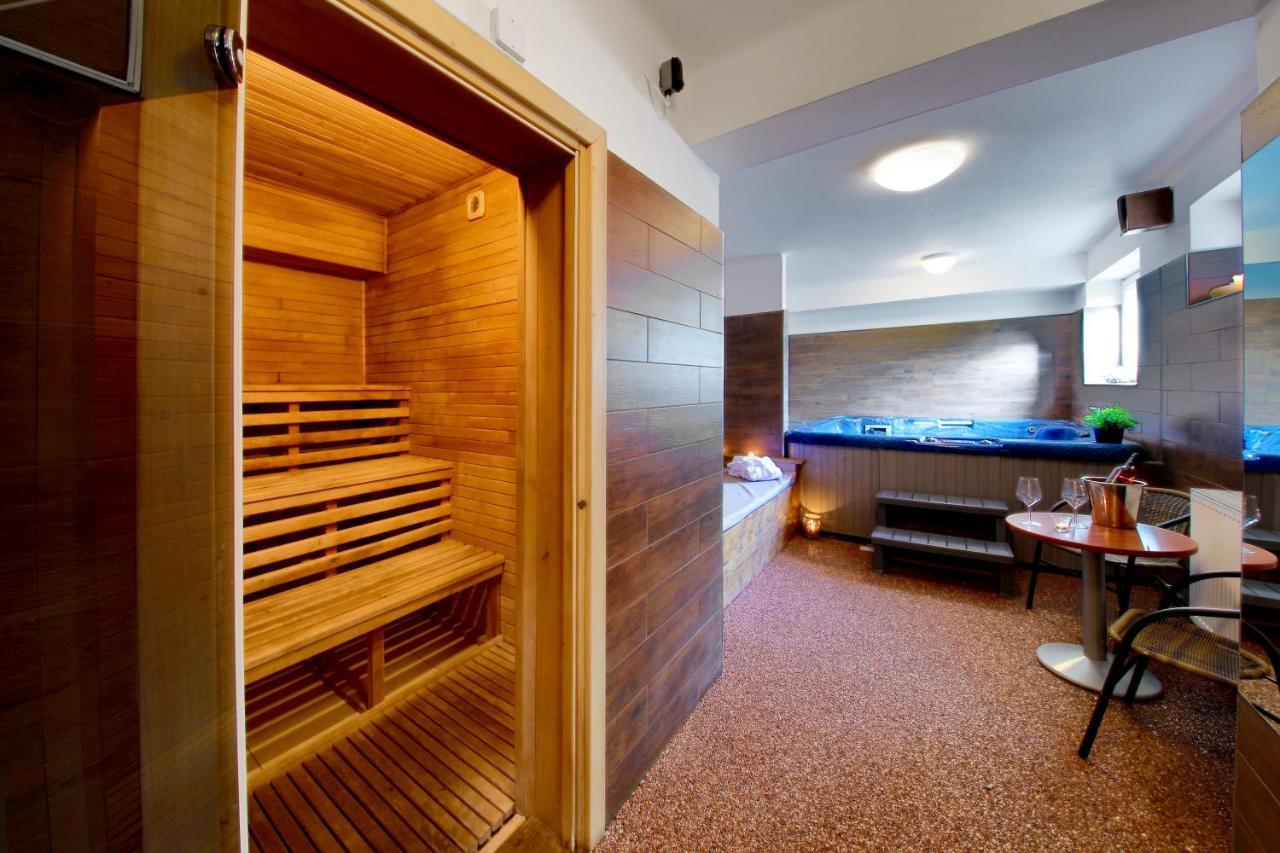 Hotel Brada Їчін Екстер'єр фото