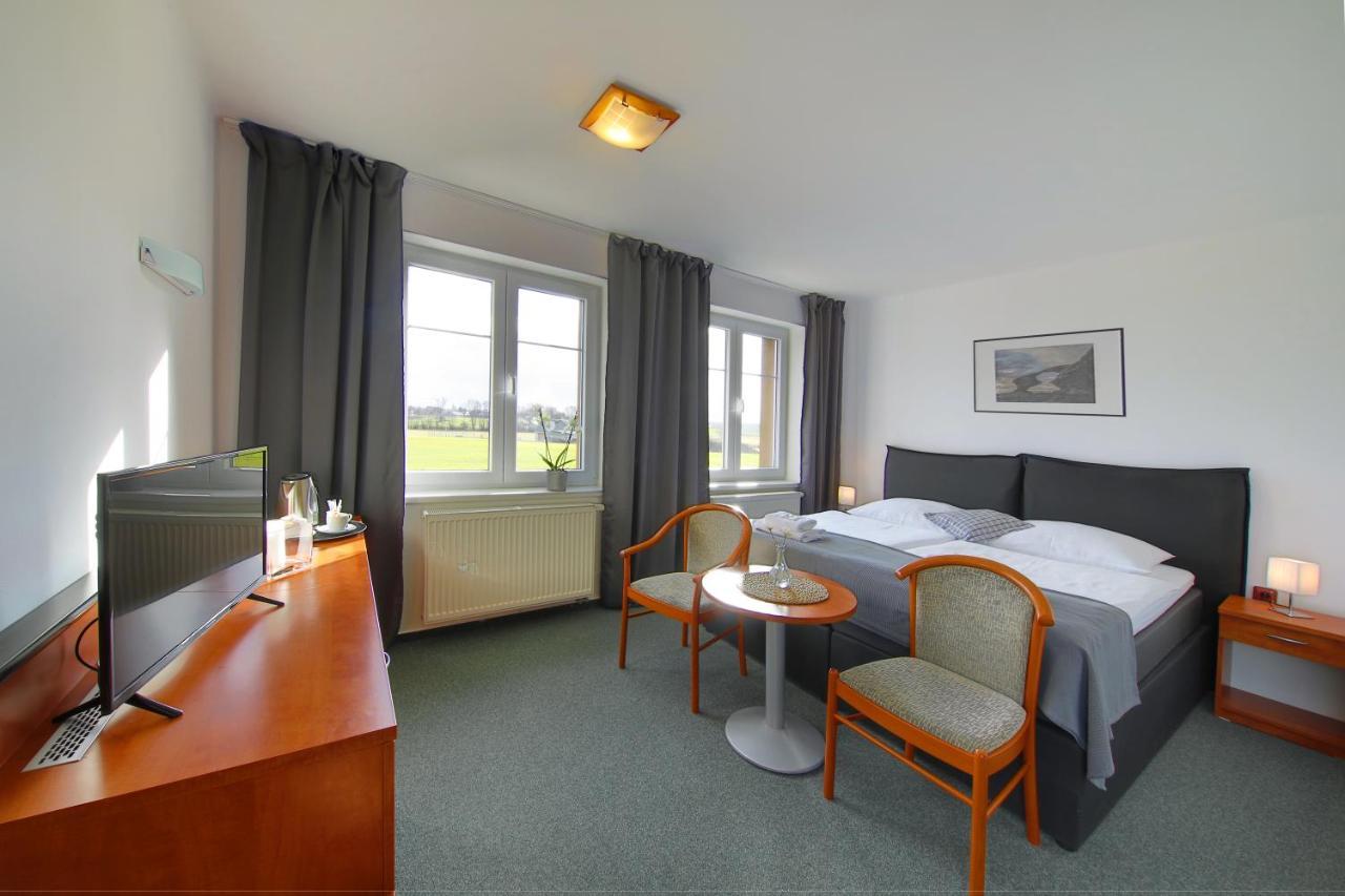 Hotel Brada Їчін Екстер'єр фото