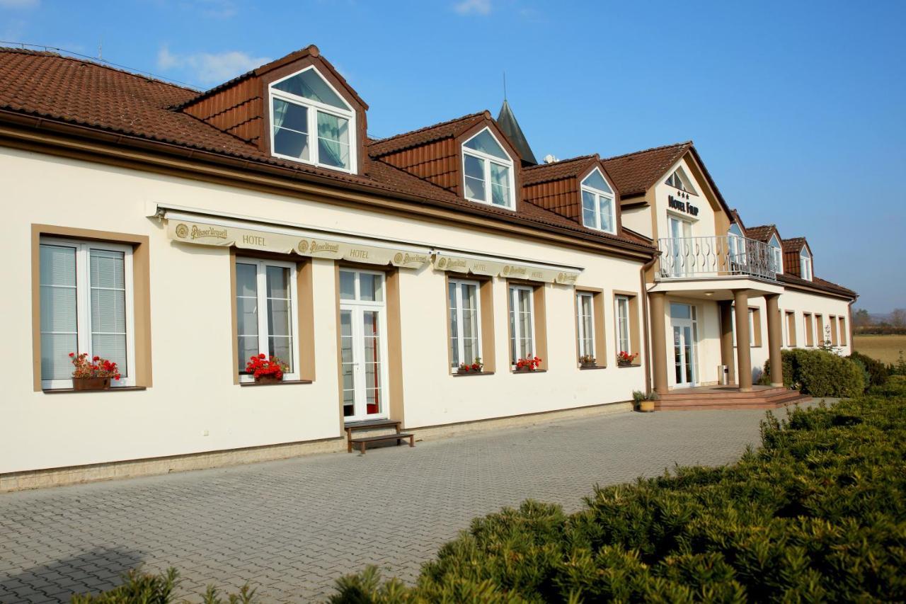 Hotel Brada Їчін Екстер'єр фото