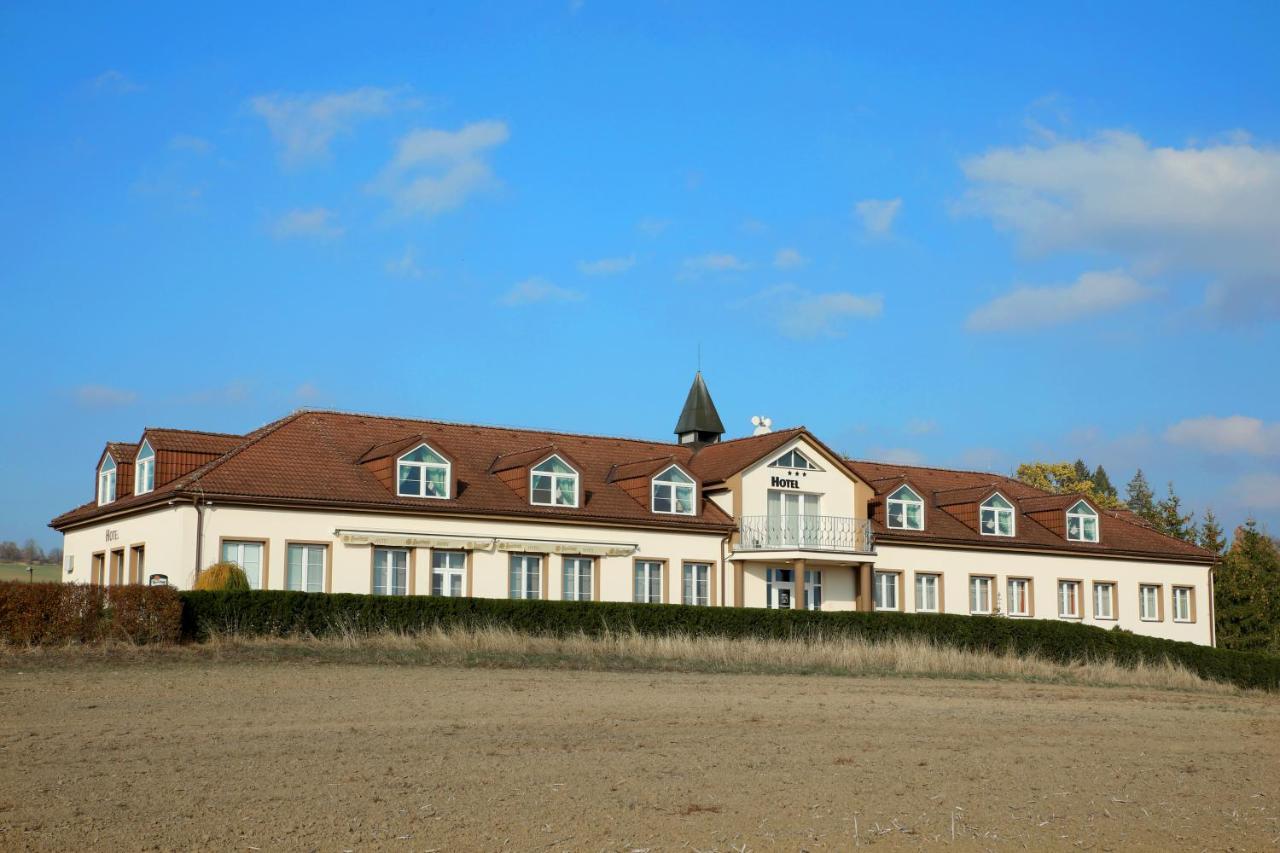 Hotel Brada Їчін Екстер'єр фото