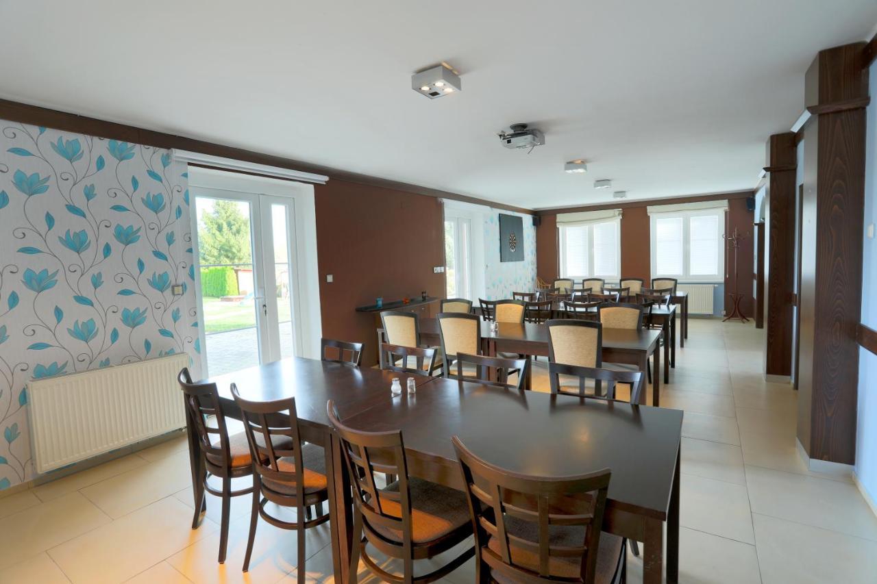 Hotel Brada Їчін Екстер'єр фото