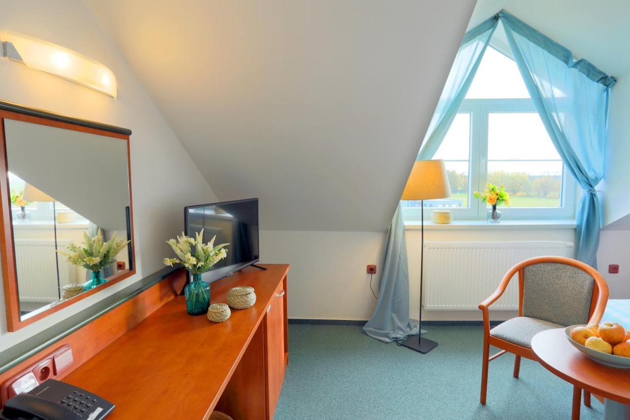 Hotel Brada Їчін Екстер'єр фото