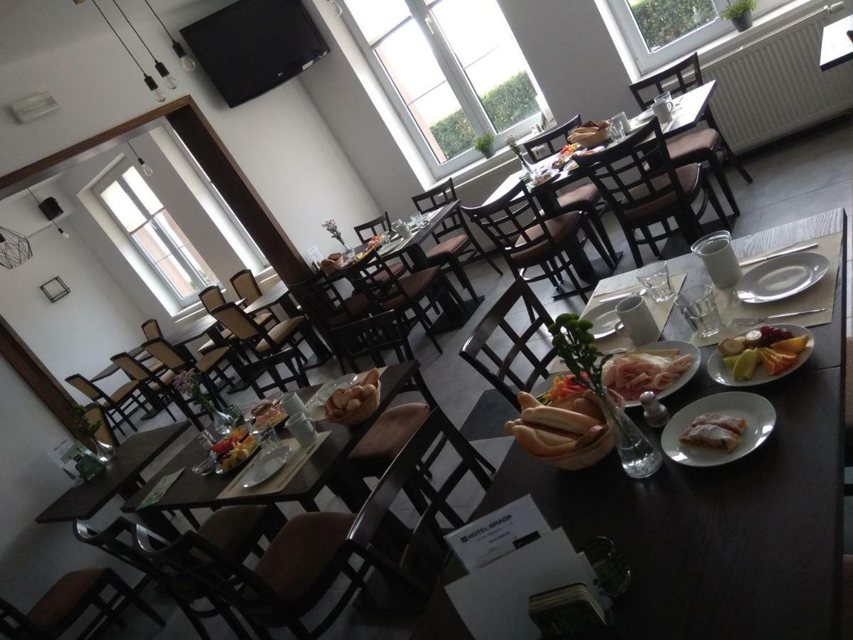 Hotel Brada Їчін Екстер'єр фото