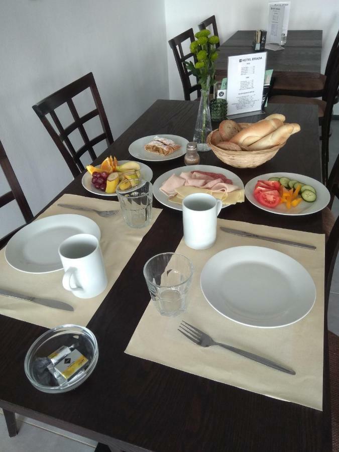 Hotel Brada Їчін Екстер'єр фото