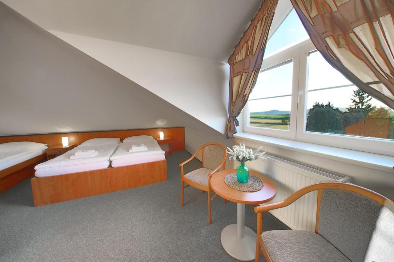 Hotel Brada Їчін Екстер'єр фото